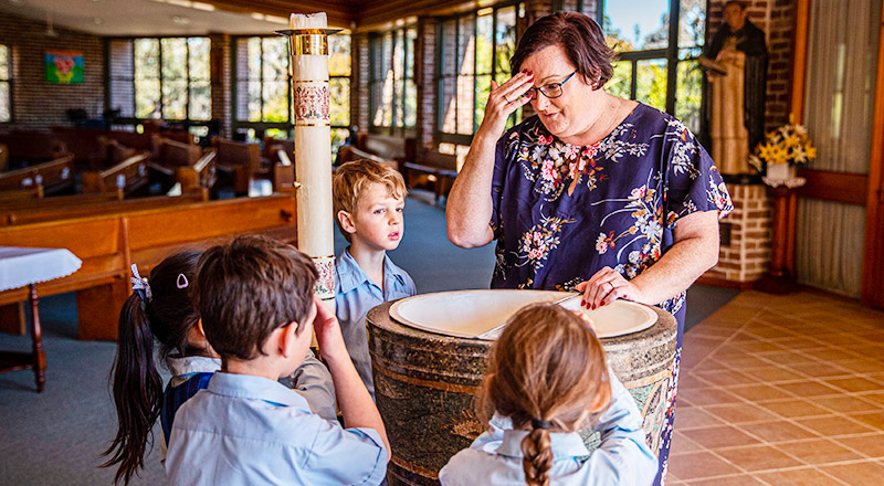 Students in Prayer at St Thomas Aquinas Catholic Primary Springwood