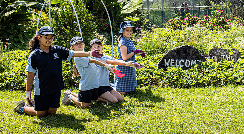 Students welcoming you to St Thomas Aquinas Catholic Primary Springwood