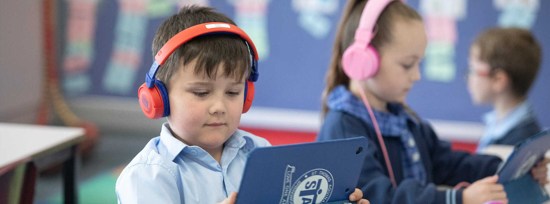 St Thomas Aquinas Catholic Primary School Springwood students on iPads