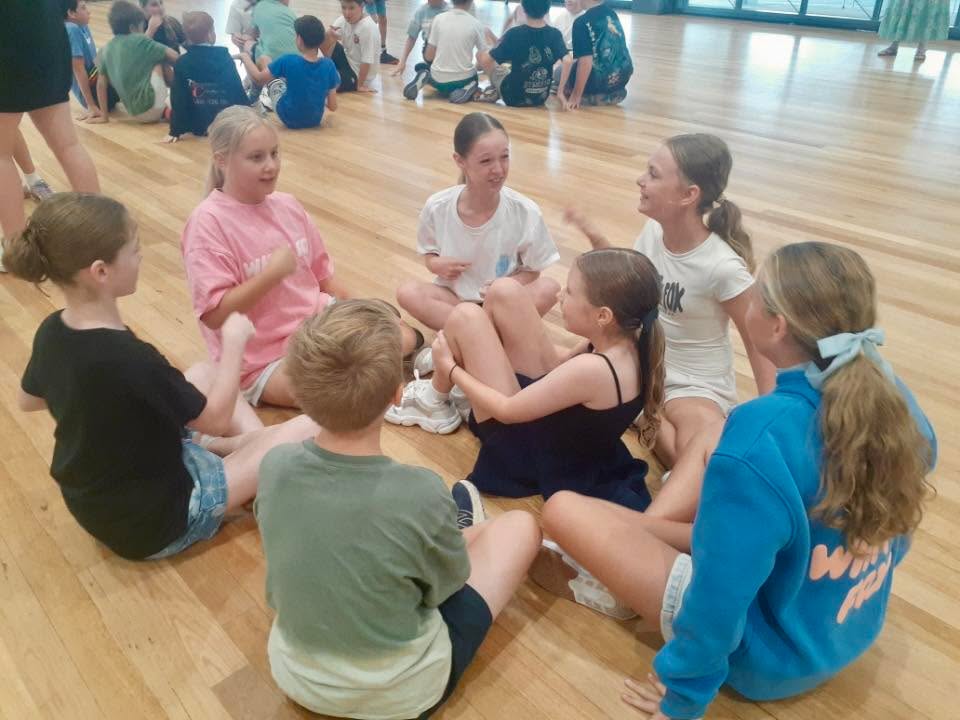 459854762807679_1528016075991537-1