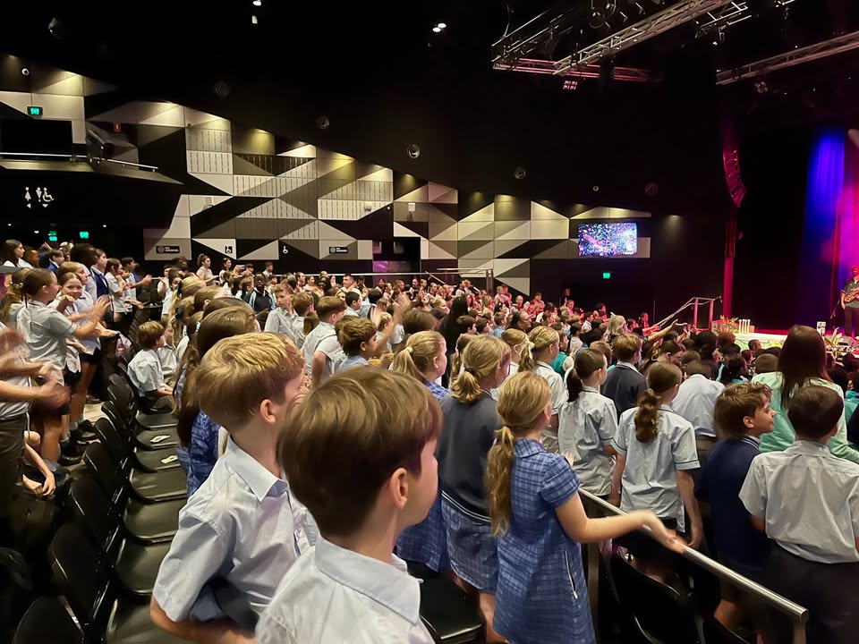 459854762807679_1533460612113750-1